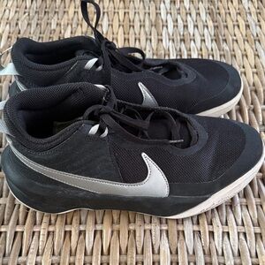 Nike Kids Hustled X-SU21 Sneakers Black and Gray Size 5.5y